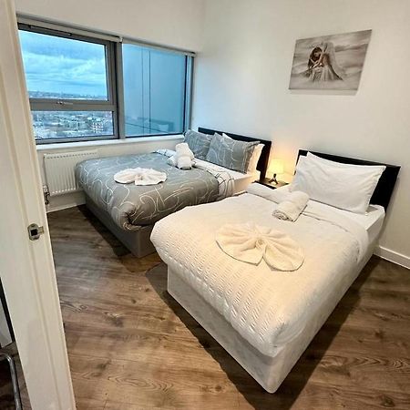 Alarabi Apartments-Two Bedrooms Apartment Croydon Kültér fotó