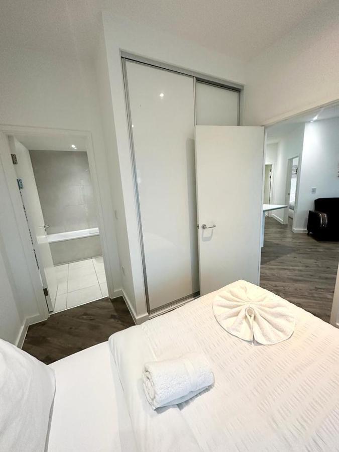 Alarabi Apartments-Two Bedrooms Apartment Croydon Kültér fotó