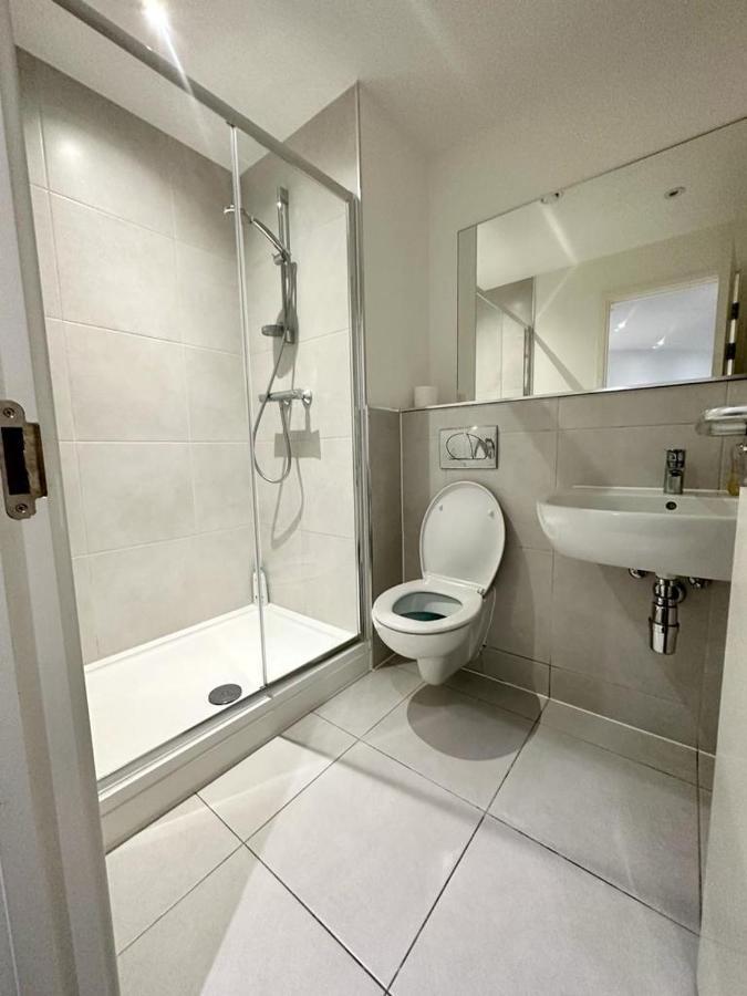 Alarabi Apartments-Two Bedrooms Apartment Croydon Kültér fotó